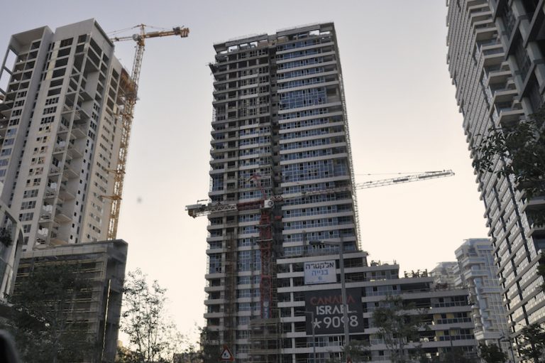 השכרת עגורני צריח